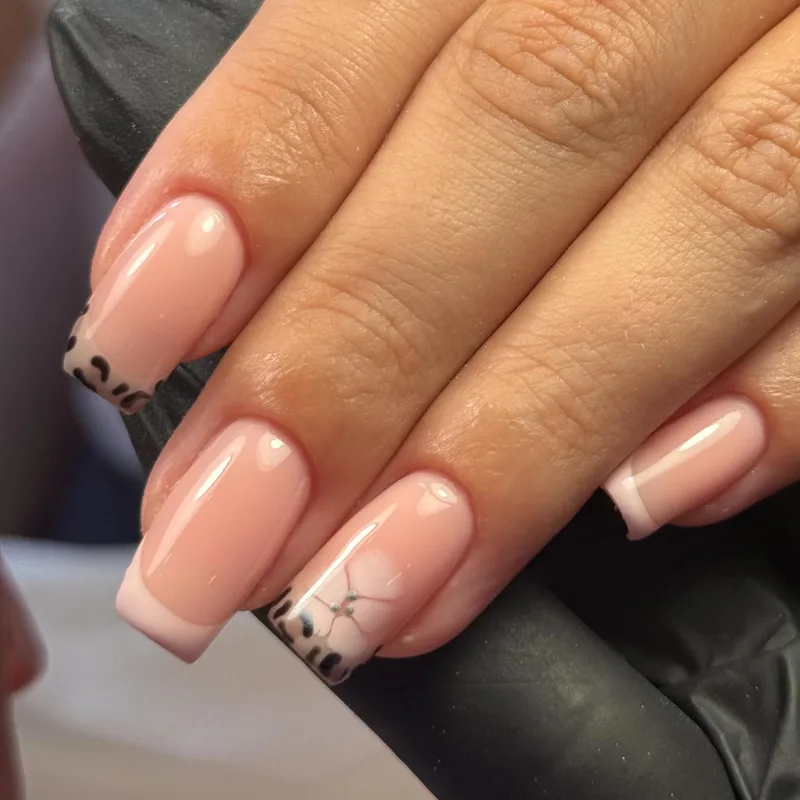 Roses Gel Nails at work